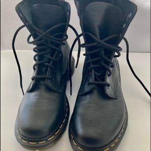 Dr Martens Women’s 1460 Black Nappa Combat Boots Size 9